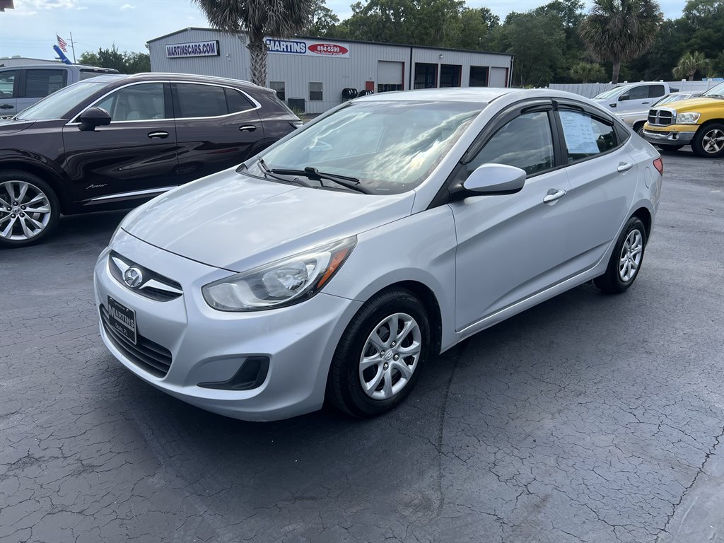 2014 Hyundai Accent GLS 4-Door 6-Speed Automatic's photo